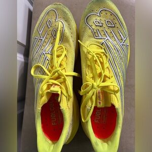 New Balance Fuel Cell Elite V3 size M8.5